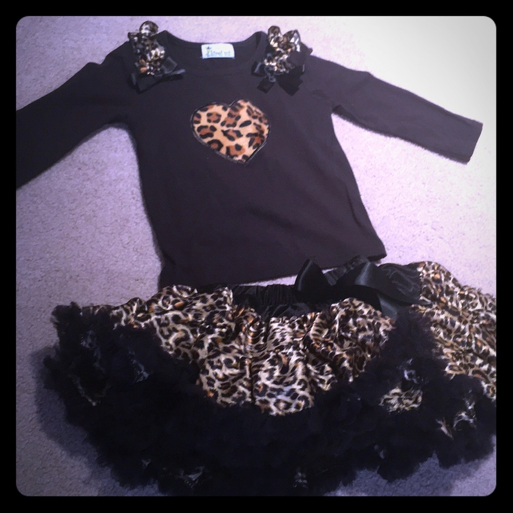 Long sleeve shirt w/matching pettiskirt - sz small